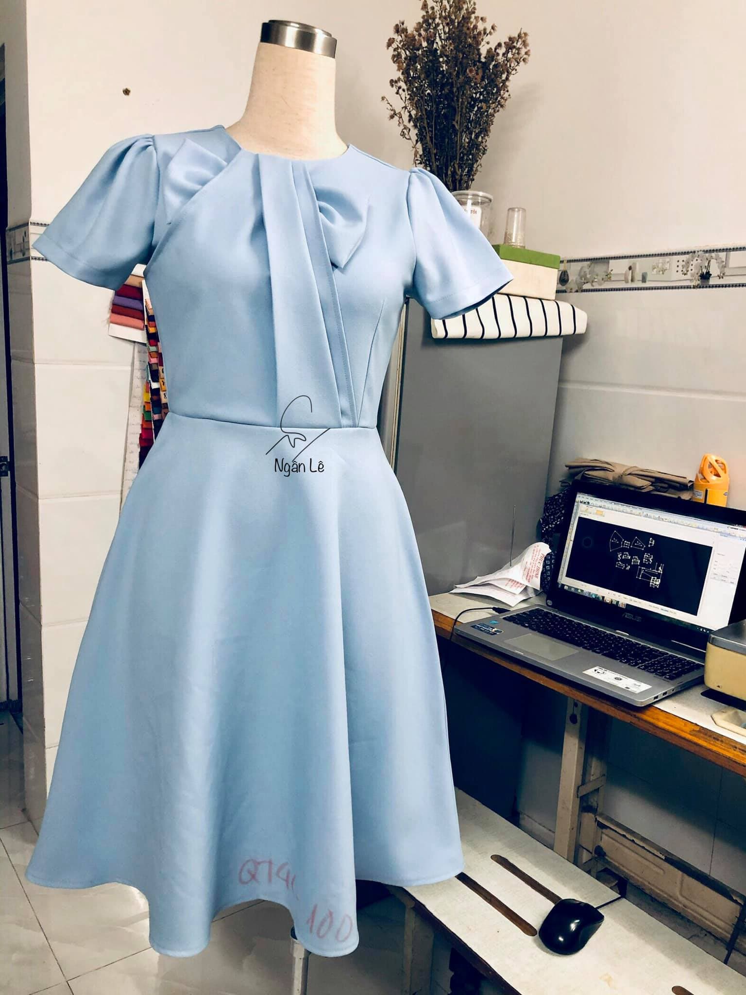 Máy may công nghiệp tại xưởng gia công thời trang