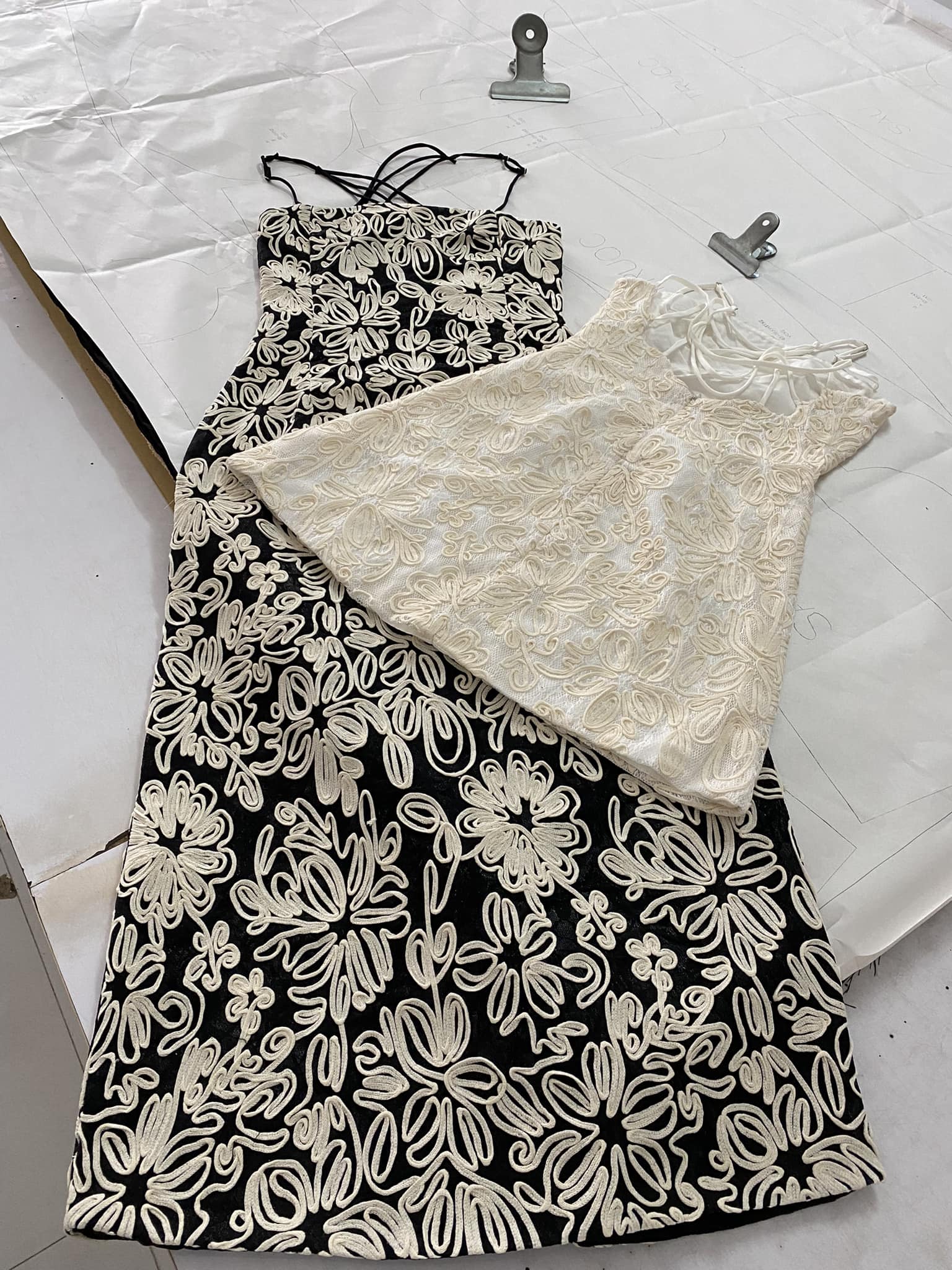 Máy may công nghiệp tại xưởng gia công thời trang